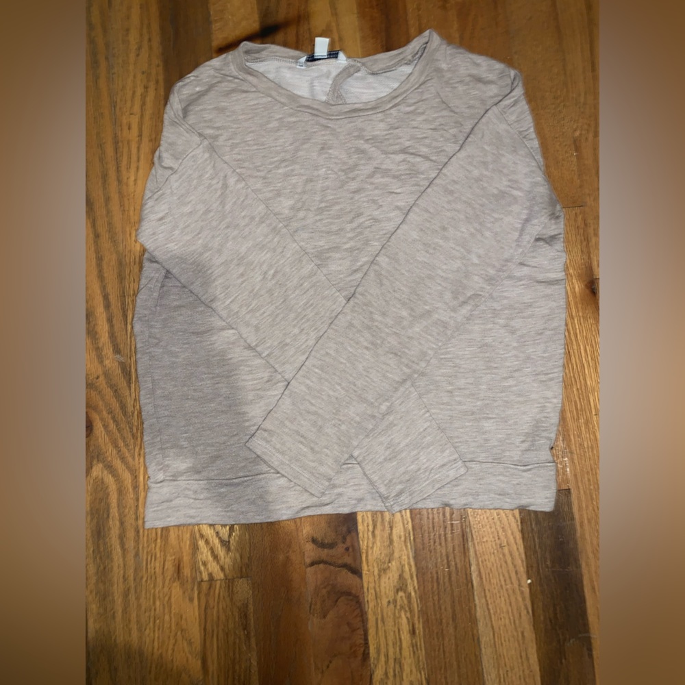 BEIGE / CREAM Long sleeve Shirt with minor Open back.